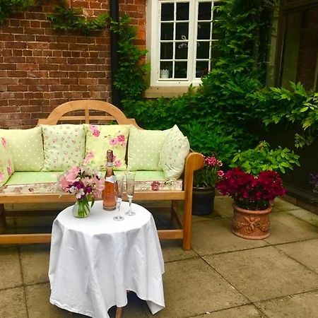 The Old Rectory - Valley View Room In Private Home Stockton-on-Teme エクステリア 写真