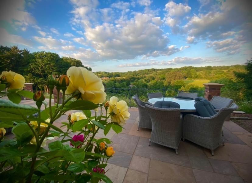 The Old Rectory - Valley View Room In Private Home Stockton-on-Teme エクステリア 写真